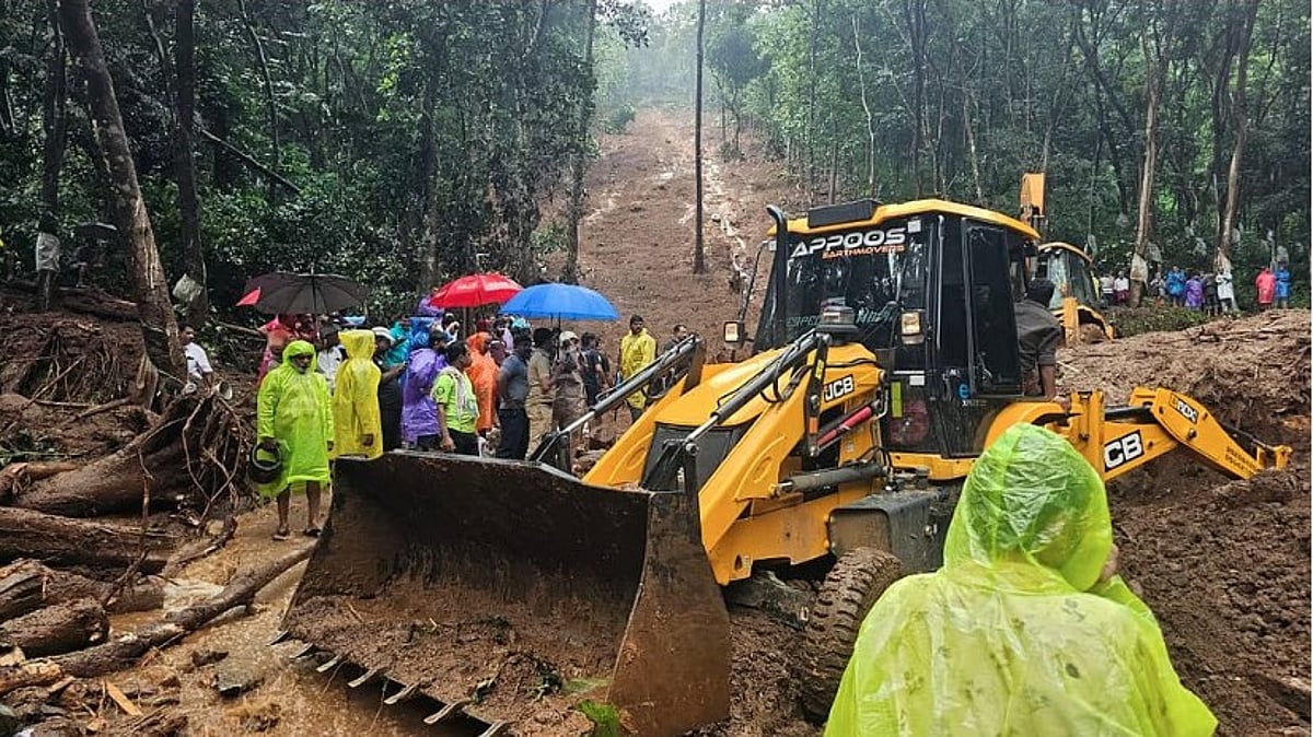 സംസ്ഥാനത്ത് മഴക്കെടുതി രൂക്ഷം, മരണസംഖ്യ ഉയരുന്നു, നദികളും കരകവിയുന്നു; അതീവ ജാഗ്രതാ നിര്ദേശം
