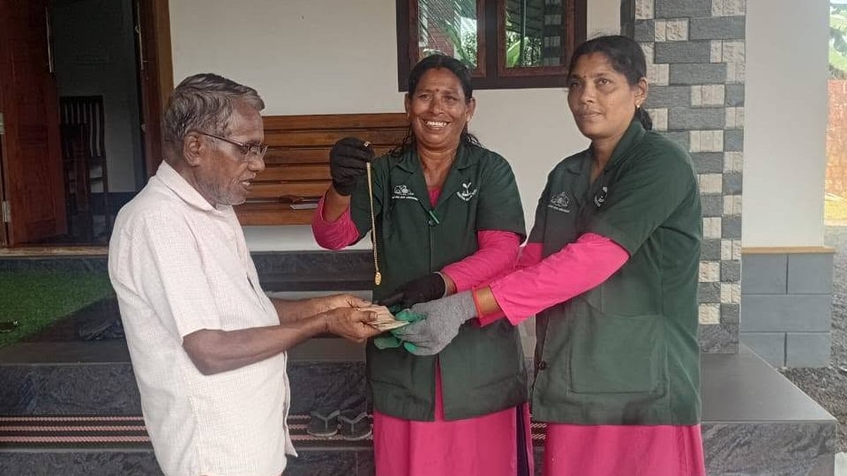 മാതൃകയായി കമലയും മമതയും; മാലിന്യങ്ങൾക്കിടയിൽ നിന്ന് ലഭിച്ച രണ്ട് പവൻ സ്വർണവും പണവും തിരികെ നൽകി