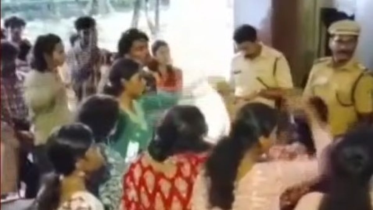 വിദ്യാർഥികൾ ദേഹോപദ്രവം ചെയ്തു; സംസ്കൃത സർവകലാശാല വിസിയുടെ പരാതി; 4 എസ്എഫ്ഐ പ്രവർത്തകർ അറസ്റ്റിൽ