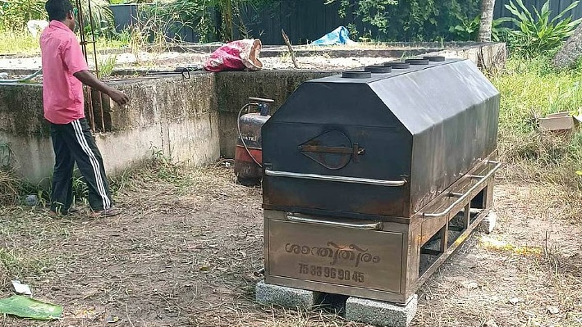 മക്കൾക്കായി വാങ്ങിയ മണ്ണിൽ ശിവൻകുട്ടിക്ക് കണ്ണീരോടെ വിട; സ്വപ്നവീടുകൾ ബാക്കിയാക്കി അന്ത്യയാത്ര