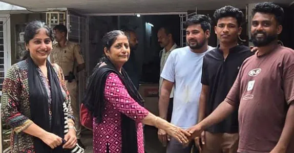 ആക്രി പെട്ടിയിൽ പത്തര പവൻ! തിരികെ നൽകി അസീസ് മാതൃകയായി; സിനിമയെ വെല്ലും ക്ലൈമാക്സ്