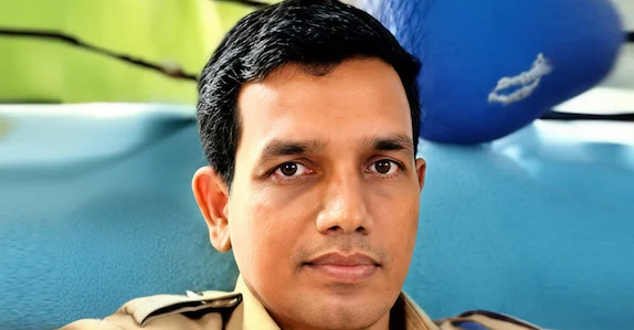 ‘ഒരു മകനെപ്പോലെ കാണണം, 10 മിനിറ്റു താ ചേട്ടാ…’: മരിക്കാനൊരുങ്ങിയ ആളെ ജീവിതത്തിലേക്ക് തിരികെയെത്തിച്ച് എസ്ഐ