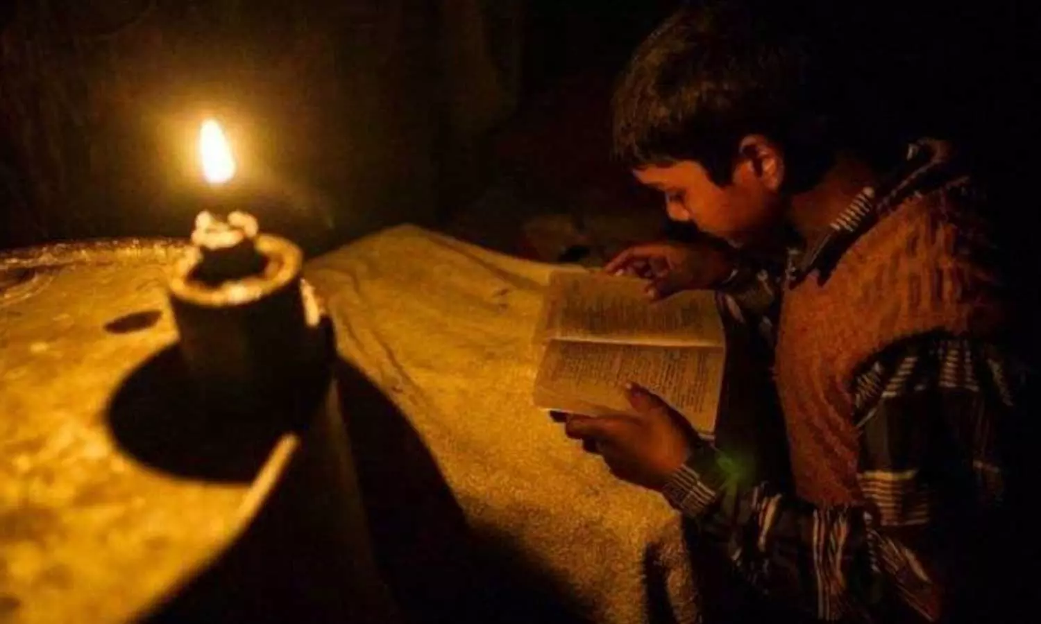 60 ആദിവാസി വീടുകൾ ഇരുട്ടിലായിട്ട് മൂന്ന് വർഷം