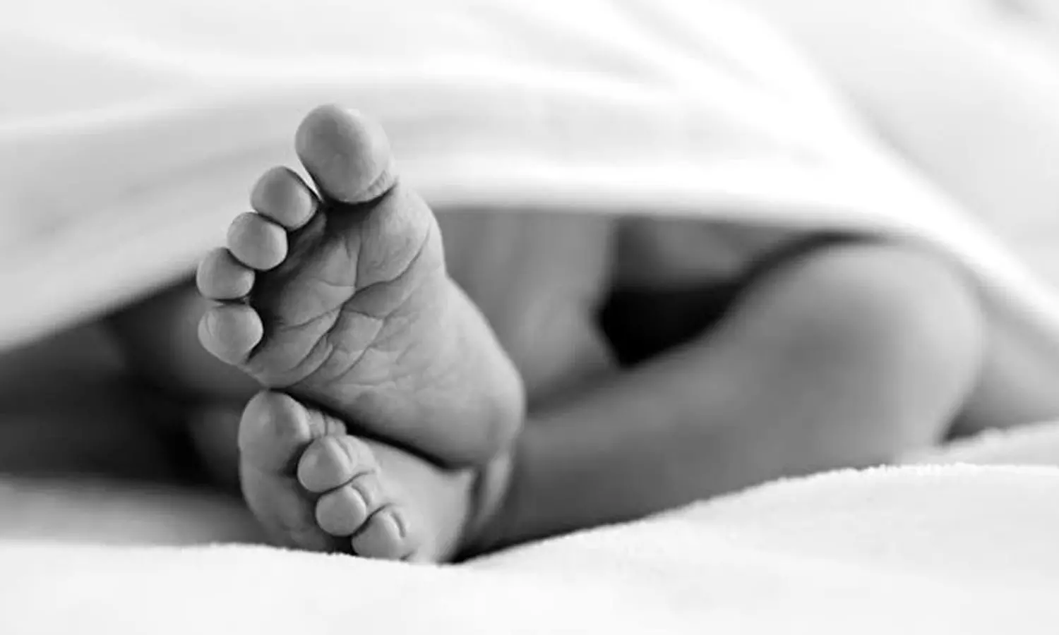 പ്രസവത്തിനിടെ കുഞ്ഞു മരിച്ചു; ചികിത്സാ പിഴവെന്ന് ബന്ധുക്കൾ, കേസെടുത്ത് പൊലീസ്