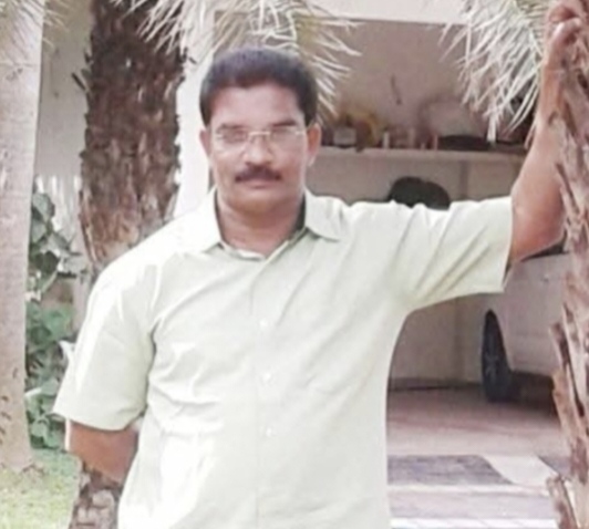 സ്കൂൾ ബസ്സിൽ മധ്യവയസ്കനെ തൂങ്ങിമരിച്ച നിലയിൽ കണ്ടെത്തി