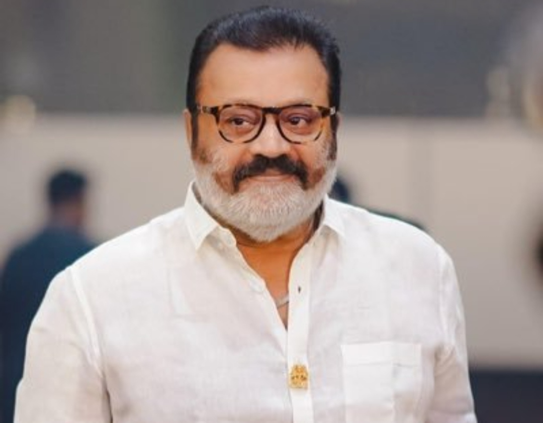 വാഹനങ്ങളുടെ നീണ്ട നിര; പാലിയേക്കരയിലെ മുഴുവൻ ടോൾബൂത്തുകളും തുറപ്പിച്ച് സുരേഷ് ഗോപി