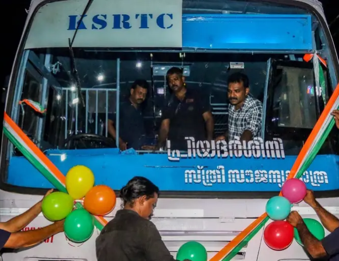 യാത്രക്കാർ 50 ശതമാനംകൂടി, പക്ഷെ, വരുമാനം കുറഞ്ഞു; ടിക്കറ്റിൽ പരസ്യം നൽകി പണമുണ്ടാക്കാൻ KSRTC
