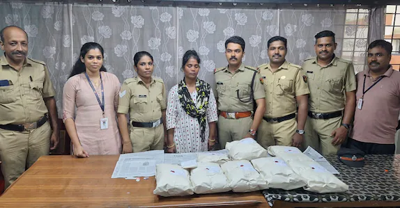 ട്രെയിനിൽ കഞ്ചാവ് കടത്ത്; 6 കിലോ കഞ്ചാവുമായി യുവതി പിടിയിൽ