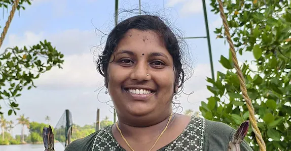 യുട്യൂബർ ‘തംബുരു ക്വീൻഫിഷർ’ വീട്ടിൽ മരിച്ച നിലയിൽ