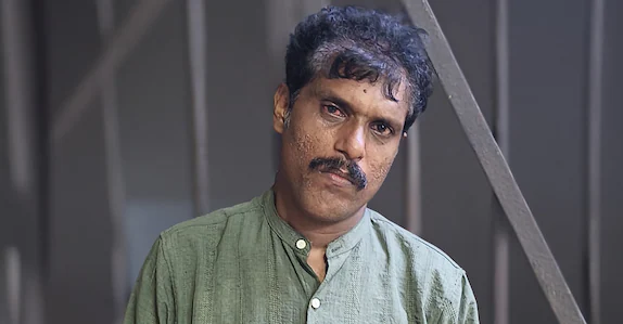 വയോധികയായ അമ്മയെ മദ്യലഹരിയിൽ ക്രൂരമായി മർദിച്ചു, ദൃശ്യങ്ങൾ പുറത്ത്; മകൻ അറസ്റ്റിൽ