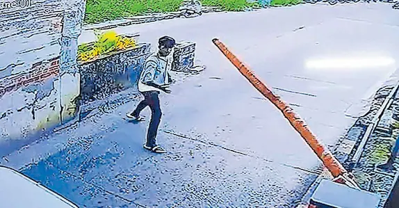 ടോൾ പ്ലാസയിൽ സ്വകാര്യ ബസ് ജീവനക്കാരന്റെ ഗുണ്ടായിസം; ടോൾ ബാരിയർ ഒടിച്ചു മാറ്റി ബസ് കടത്തിവിട്ടു