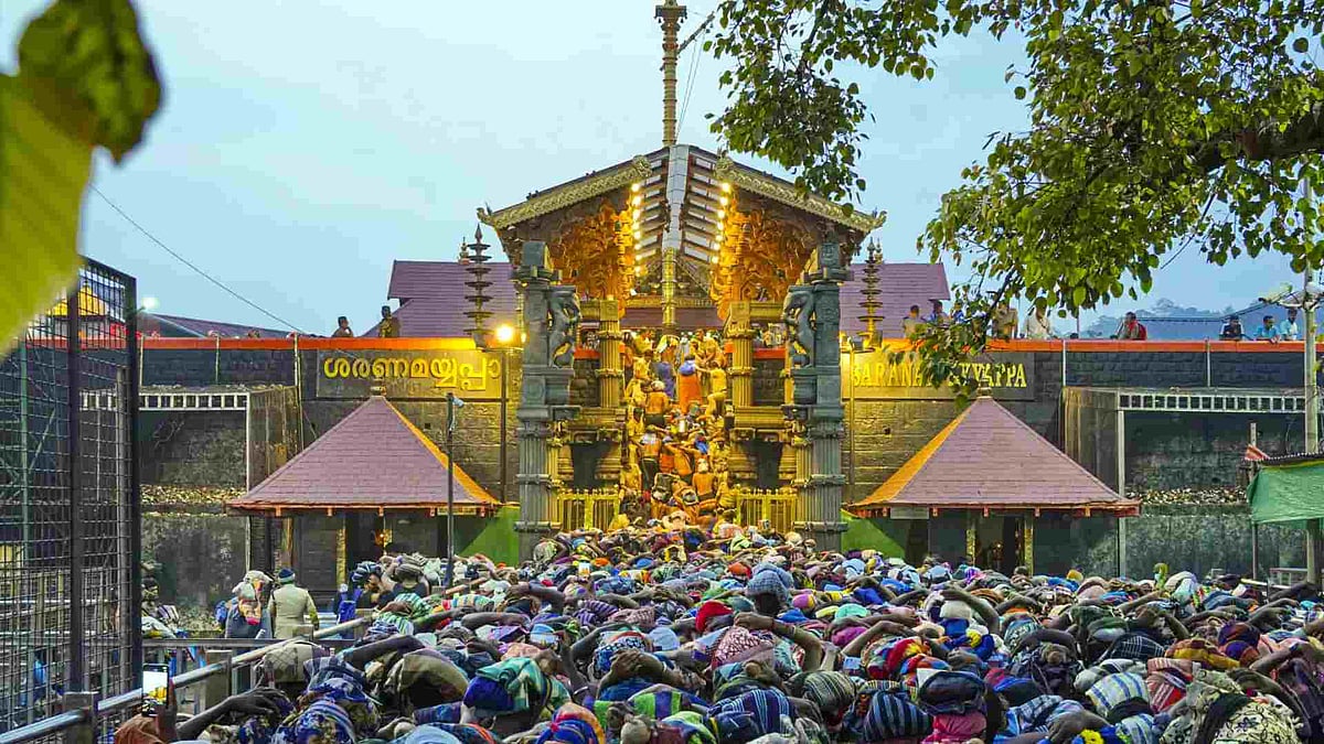 ശബരിമലയിലെ 55.75 പവന്റെ സ്വര്ണക്കിരീടം കവര്ന്നതായി സൂചന; നഷ്ടപ്പെട്ടിട്ടില്ലെന്ന് തിരുവാഭരണം കമ്മീഷണര്