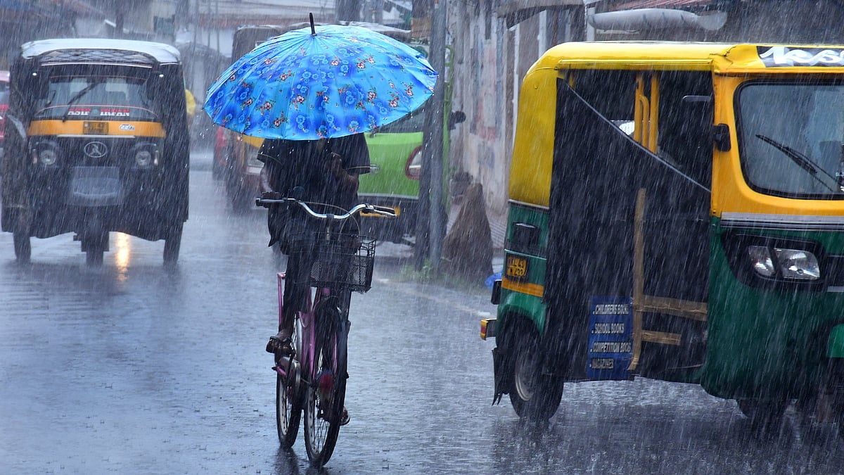 ബംഗാൾ ഉൾക്കടലിൽ അതിതീവ്ര ന്യൂനമർദ സാധ്യത; സംസ്ഥാനത്ത് ഒറ്റപ്പെട്ട മഴ തുടരും