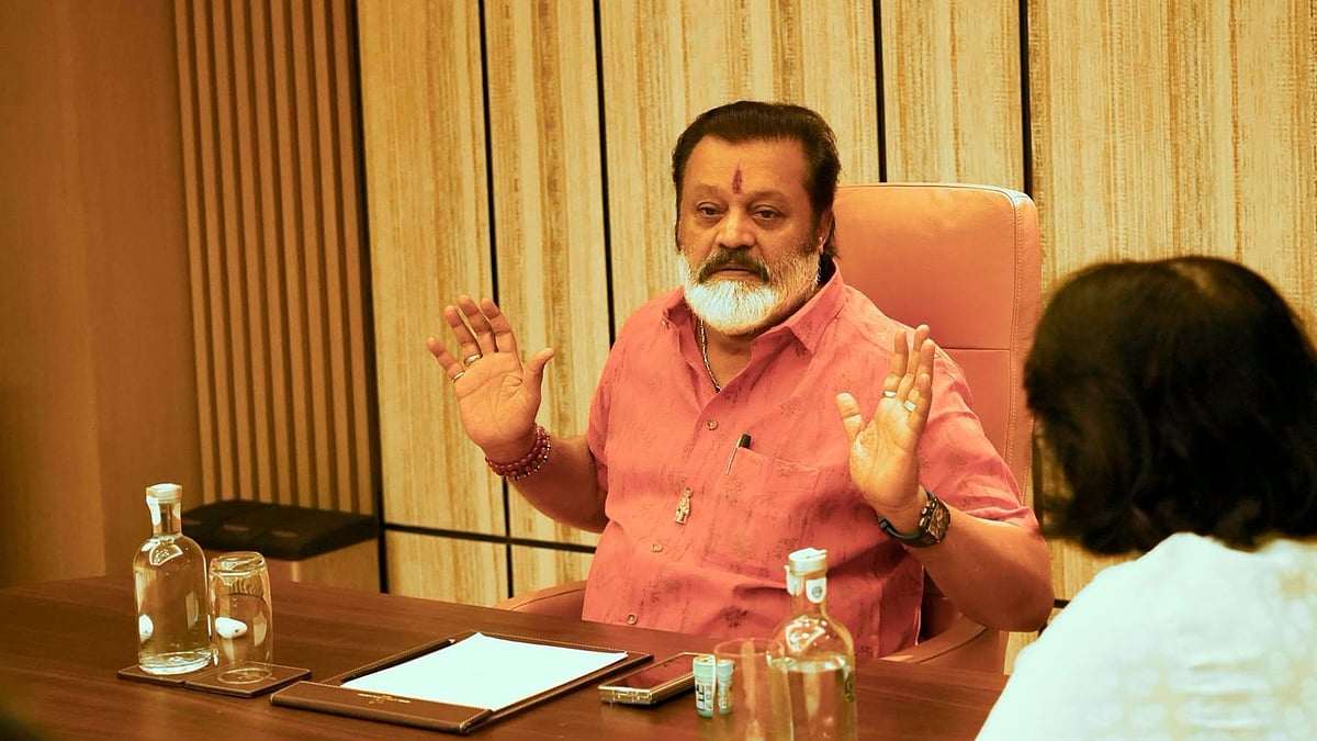 റെയ്ഡ് വീട്ടുമുറ്റത്ത് നടത്തണോ?; സതീശനെ പുകഴ്ത്തി സുരേഷ് ഗോപി