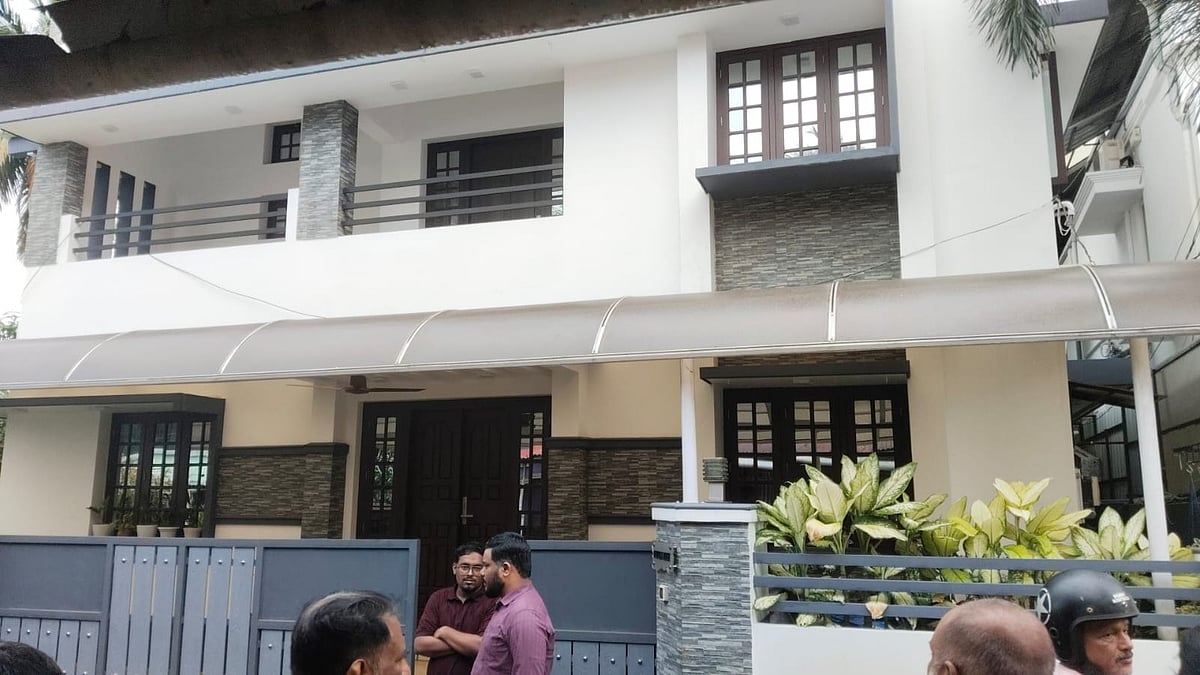 വൻ കവർച്ച: അടച്ചിട്ട വീട് കുത്തിത്തുറന്ന് 55 പവൻ കവർന്നു