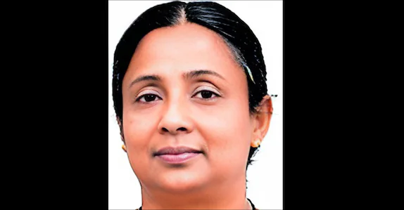 വിമാനത്താവളത്തിൽനിന്ന് മകളെ കൂട്ടാൻ പോകുന്നതിനിടെ കാറപകടം; അധ്യാപിക മരിച്ചു