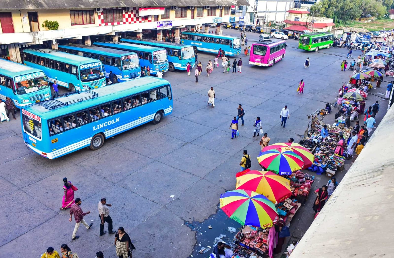 സ്വകാര്യ ബസ് മേഖല പ്രതിസന്ധിയിൽ; നിരക്ക് വർധന ഉൾപ്പെടെ ആവശ്യങ്ങളുമായി 27 മുതൽ ബസുടമകളുടെ അനിശ്ചിതകാല നിരാഹാര സമരം