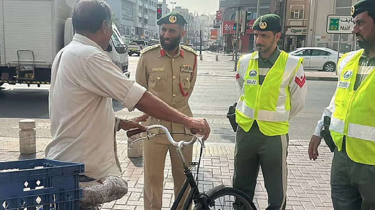 സുരക്ഷിതമായി റോഡ് മുറിച്ചുകടക്കാം, നിയമം ലംഘിച്ചാല് 400 ദിര്ഹം പിഴ, ക്യംപയ്നുമായി ദുബൈ പൊലീസ്